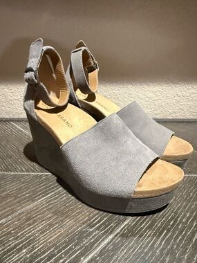 Lucky Brand Gray Suede Wedge Sandals Size 6.5 Ankle Strap Platform